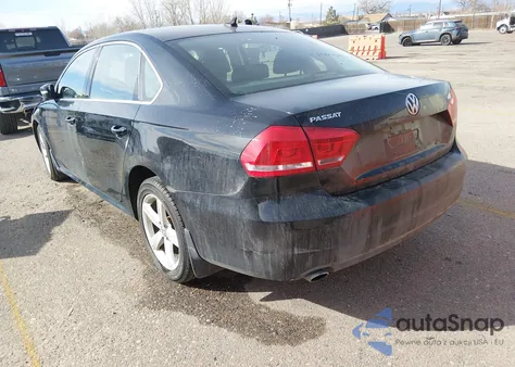 2013 Volkswagen Passat 2.5L Se z USA, uszkodzony, nr VIN 1VWBP7A37DC094370